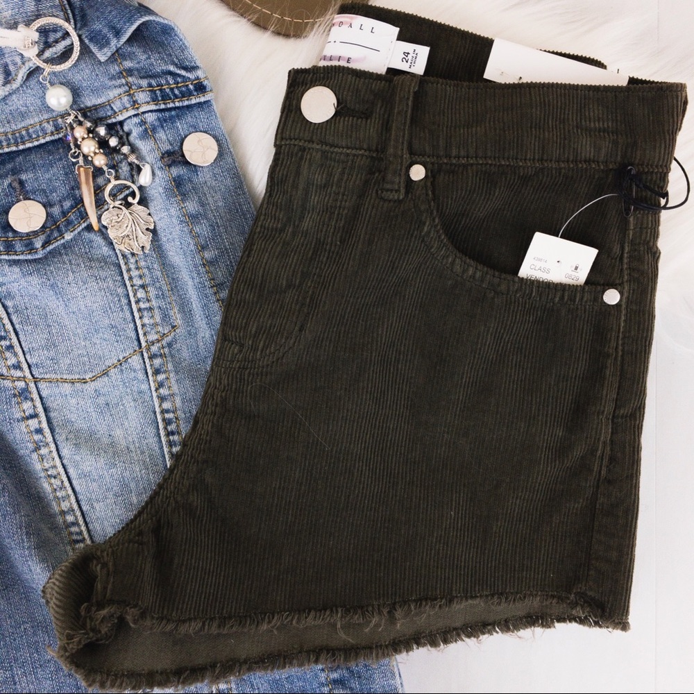 Kendall & Kylie • Corduroy Cut-offs - Picture 3 of 3